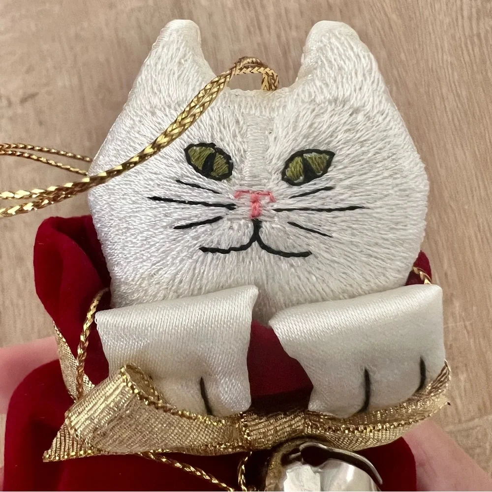 Fancy Feast comment leave